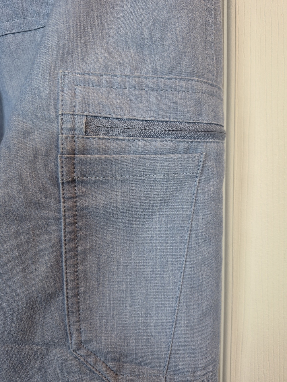 FIGS Heather Denim Scrub Set XS Top/ SMALL Pants Casma V Neck Blue - Picture 8 of 10